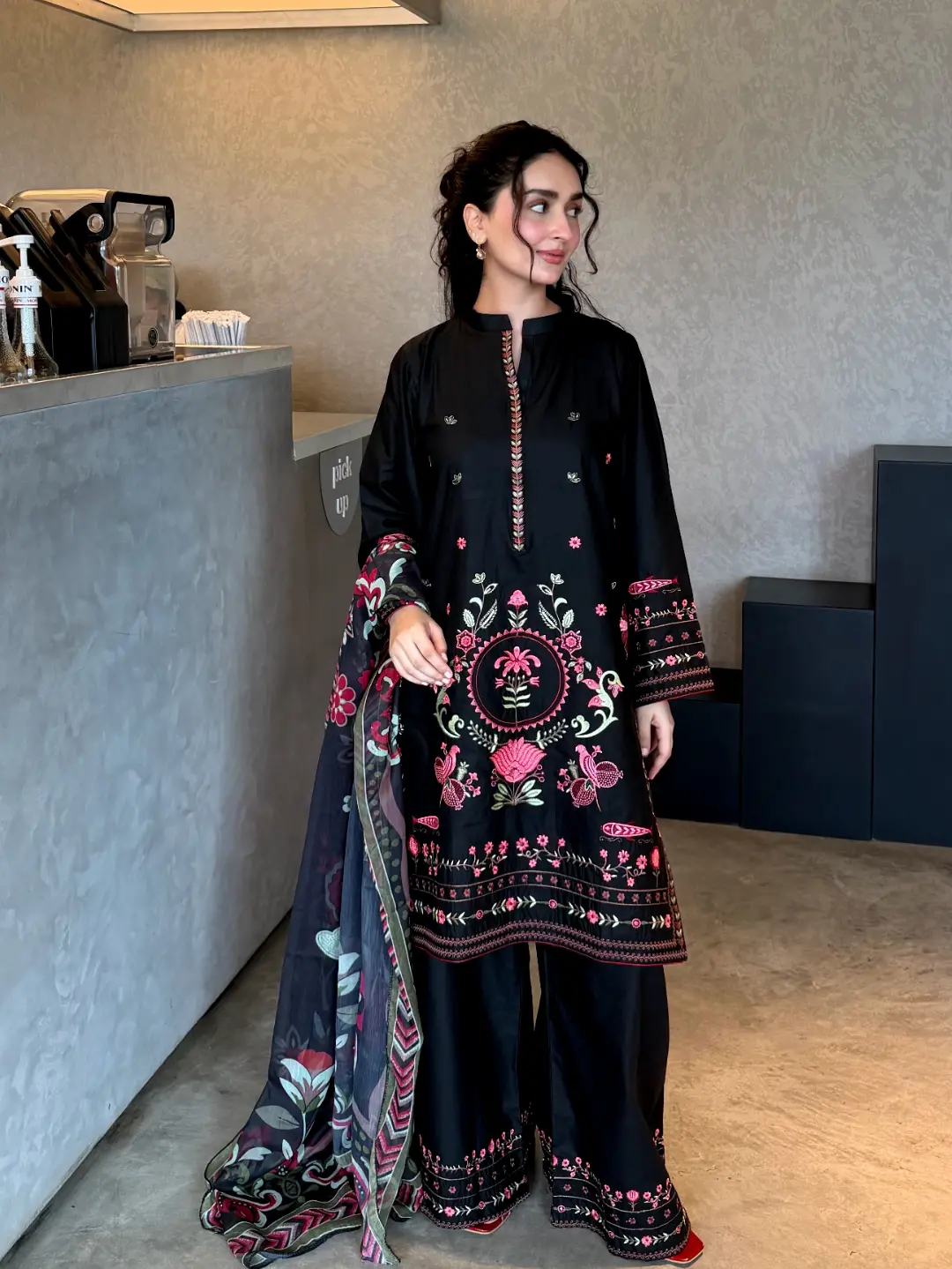 🖤 Noir Floral Embroidered 3-Piece.